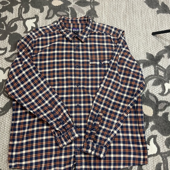 Patagonia Long Sleeve Button Down Shirt - Picture 2 of 5